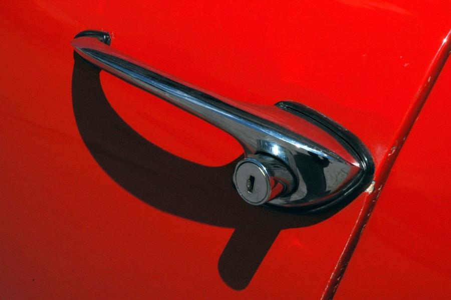 Детали экстерьера Alfa Romeo Giulietta Spider 1961 года  (фото 14 из 36)